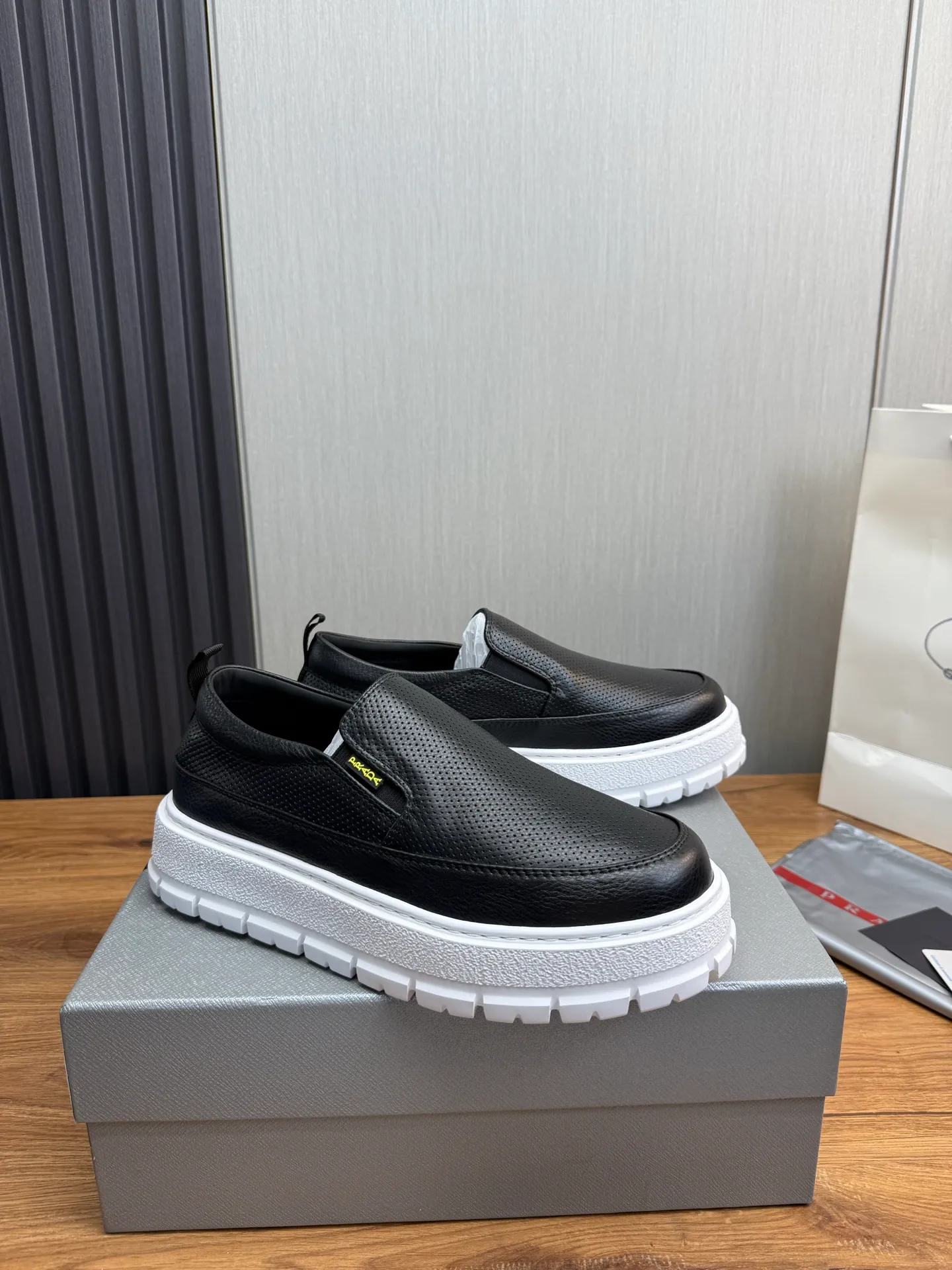Men's shoes 💰580💰 [PRADA] Men's shoes are popular in the counter, official website is synchronized, 1 high-quality shipment ✔️Imported cowhide punching + cowhide lining, 1🆚1 replica, original sole, 38-45 (45 customized, non-refundable)